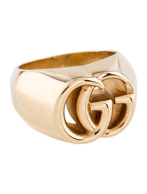 gucci trademark ring in gold.